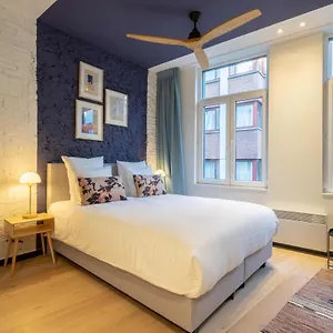 https://the-blue-parrot.hotelsantwerp.net