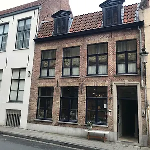 Dijver - Serene Escape In The Heart Of Historic Bruges